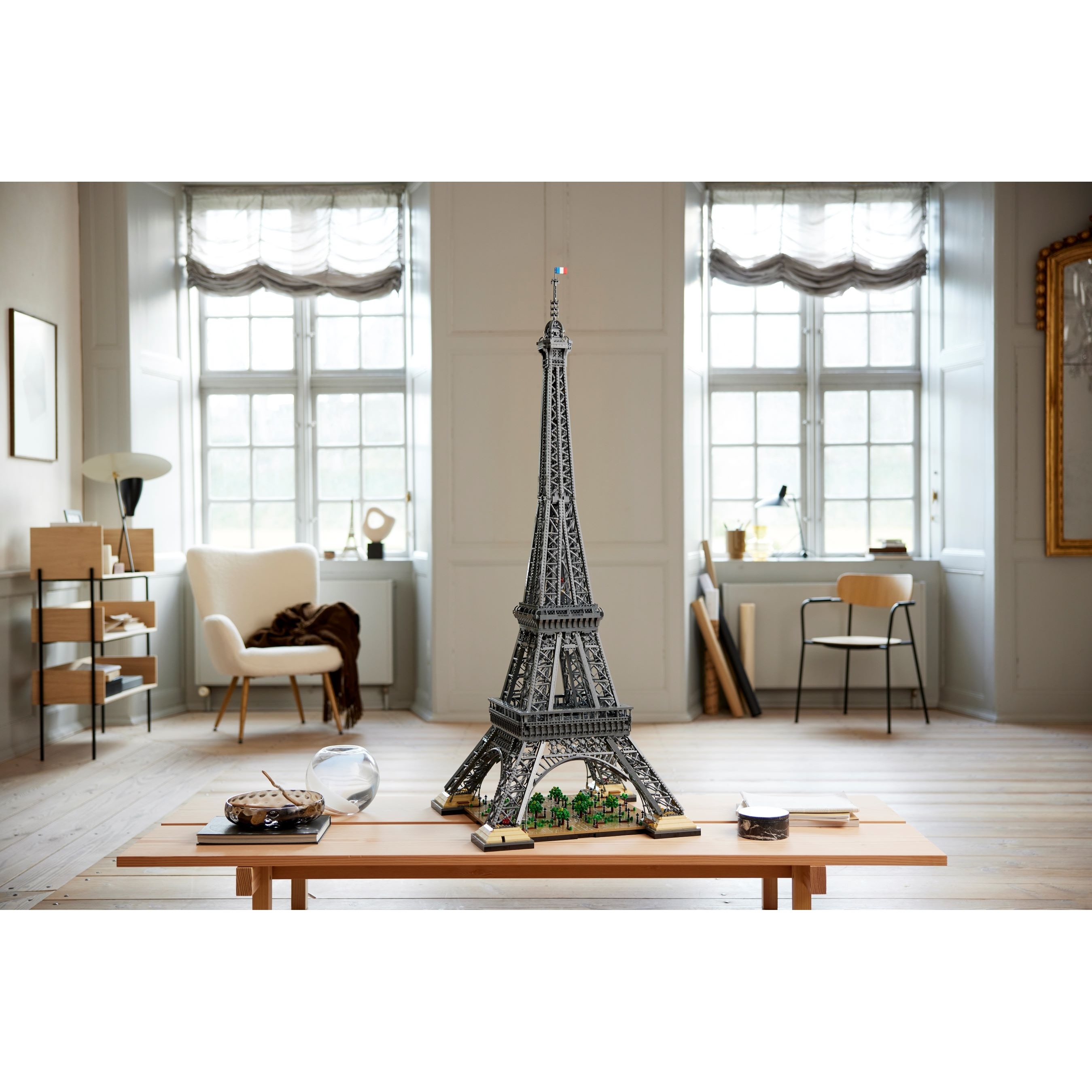Eiffel Tower - Image 12