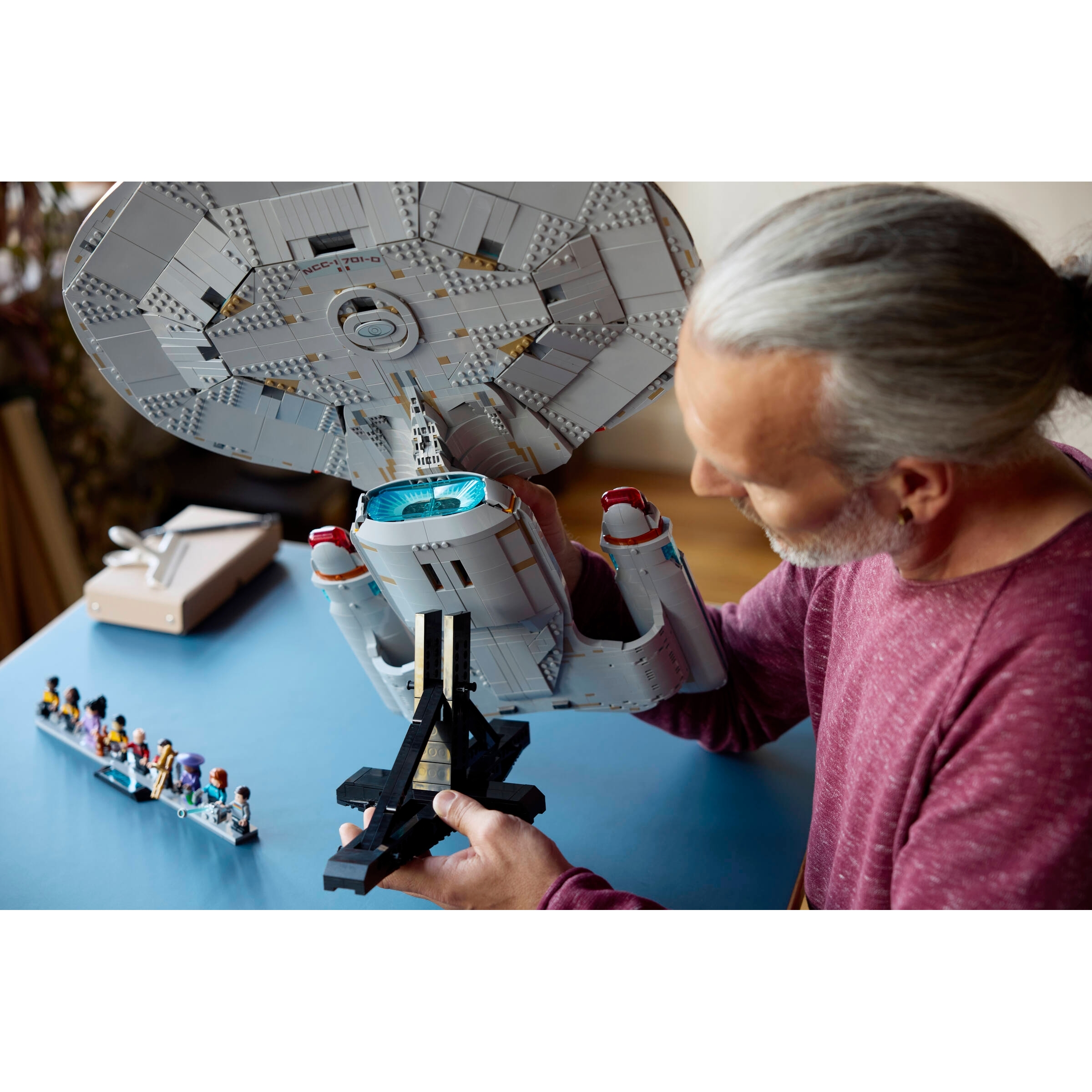 Star Trek: U.S.S. Enterprise Ncc-1701-D - Image 15