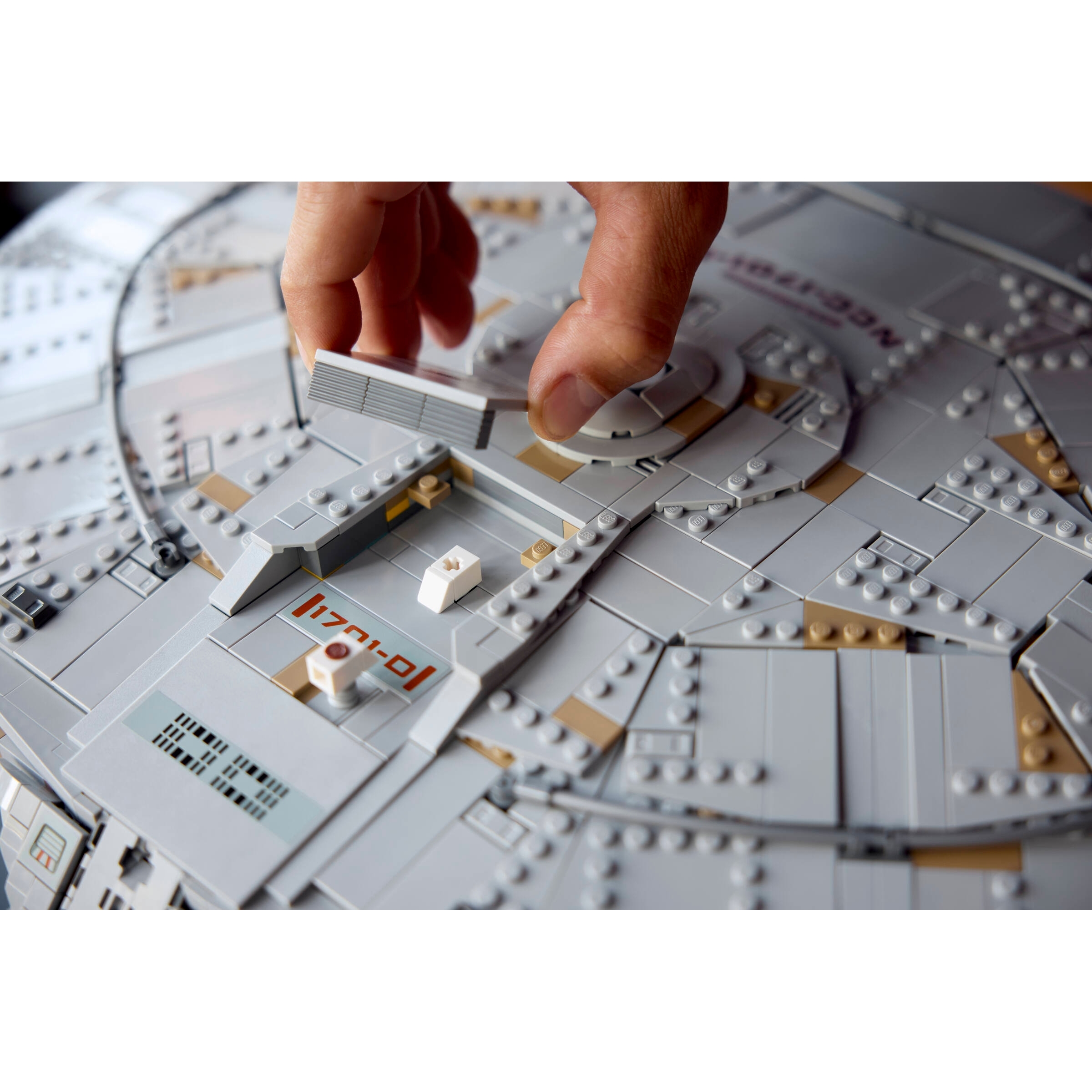 Star Trek: U.S.S. Enterprise Ncc-1701-D - Image 16