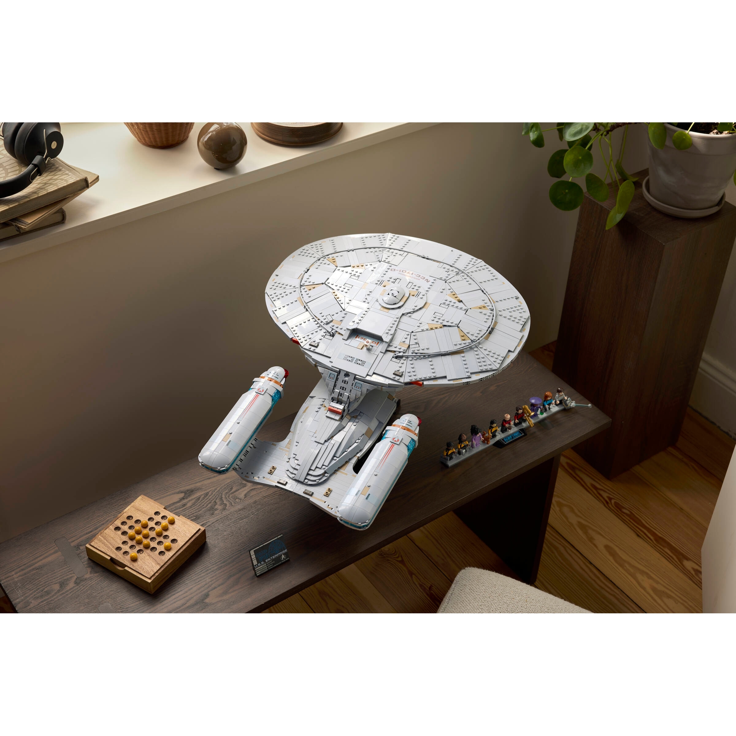 Star Trek: U.S.S. Enterprise Ncc-1701-D - Image 18
