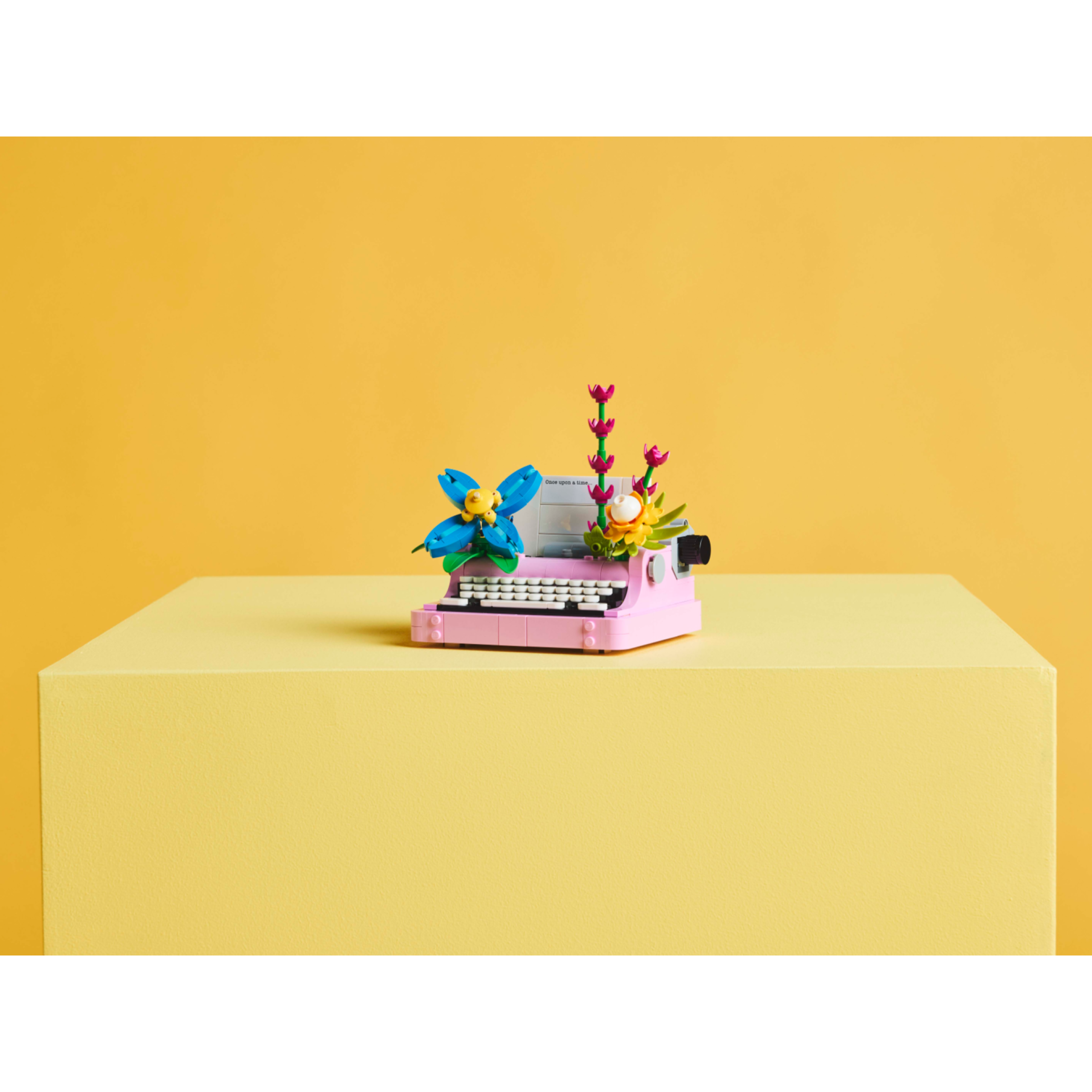Typewriter With Flowers - Image 8