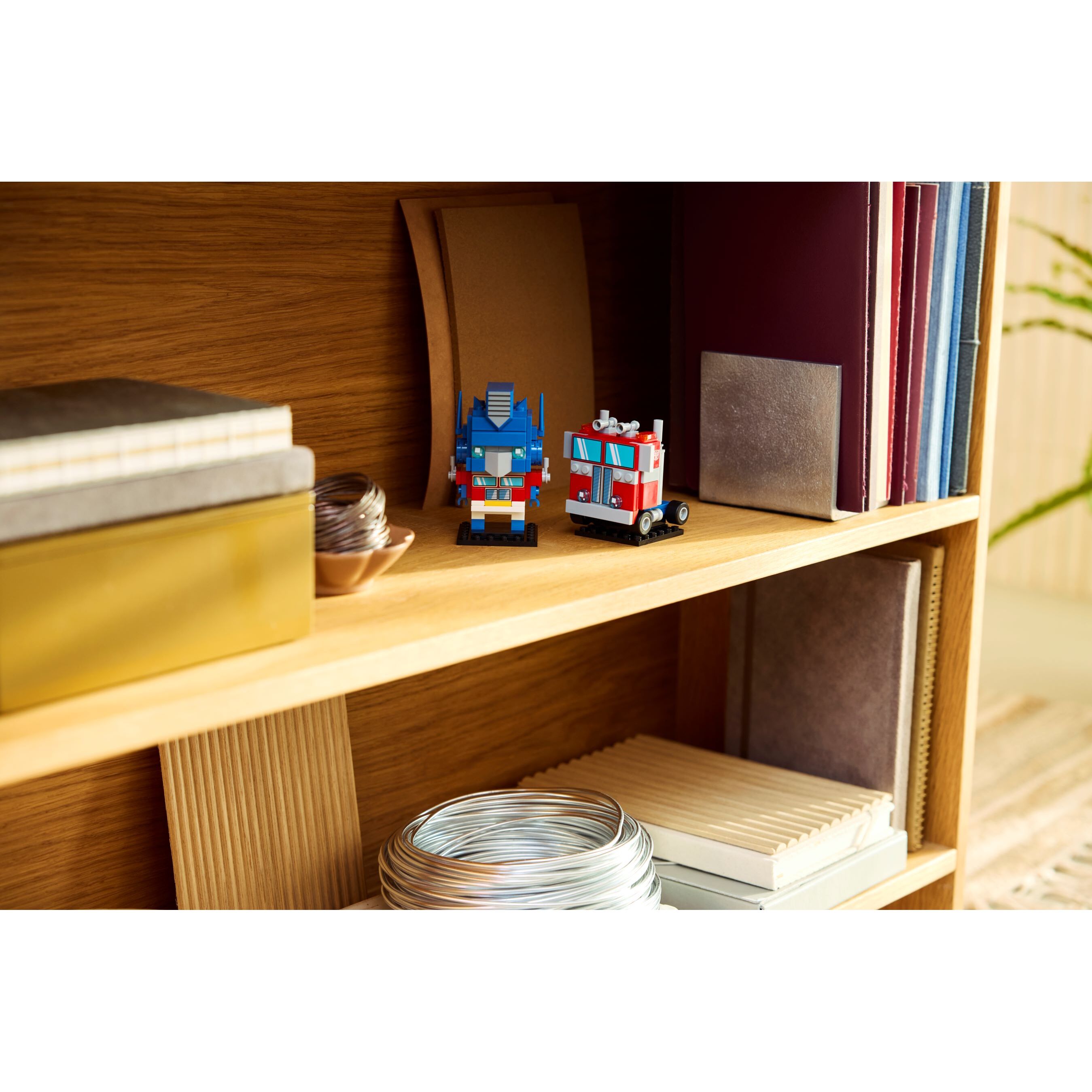 Optimus Prime Robot & Vehicle - Image 6