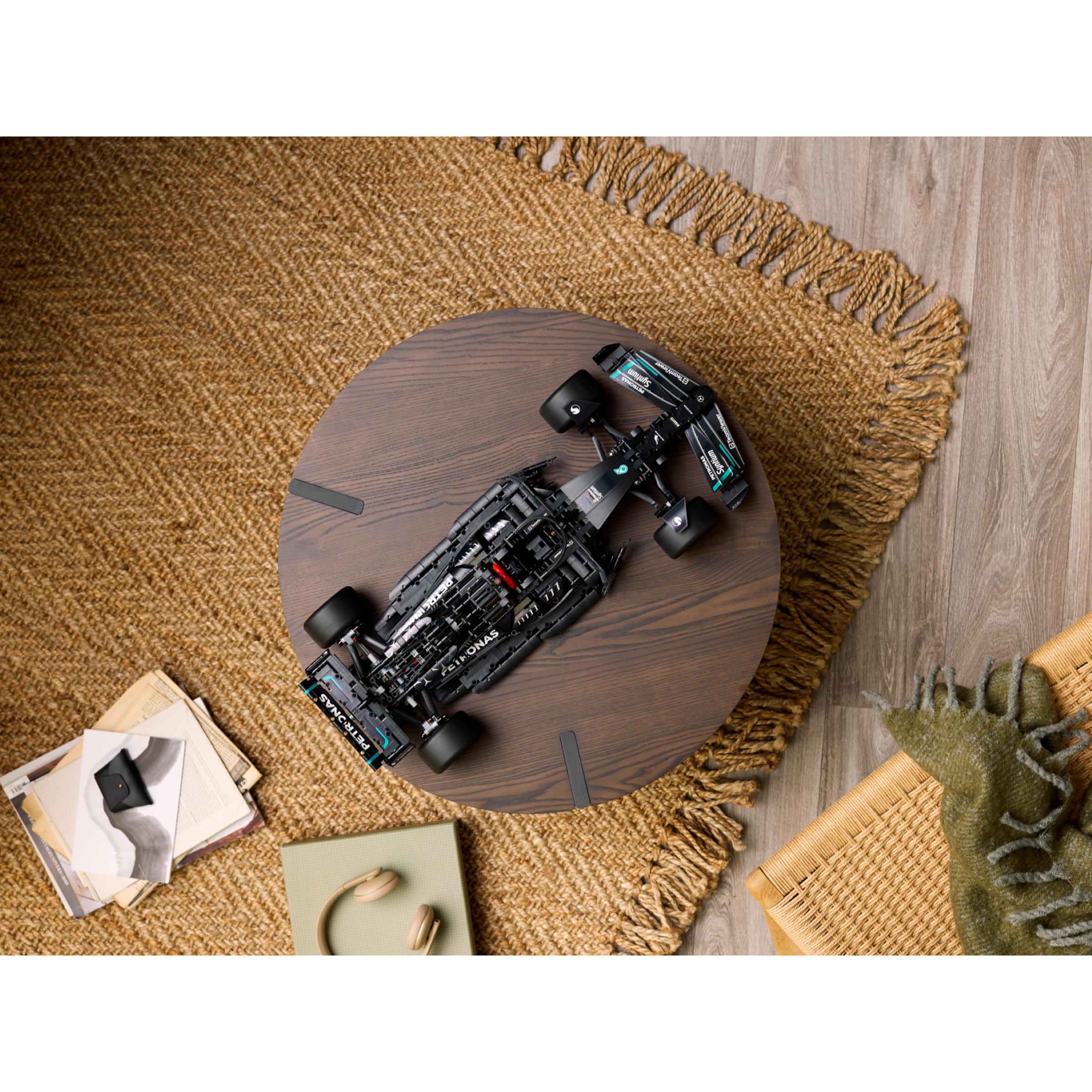 Mercedes-Amg F1 W14 E Performance - Image 10