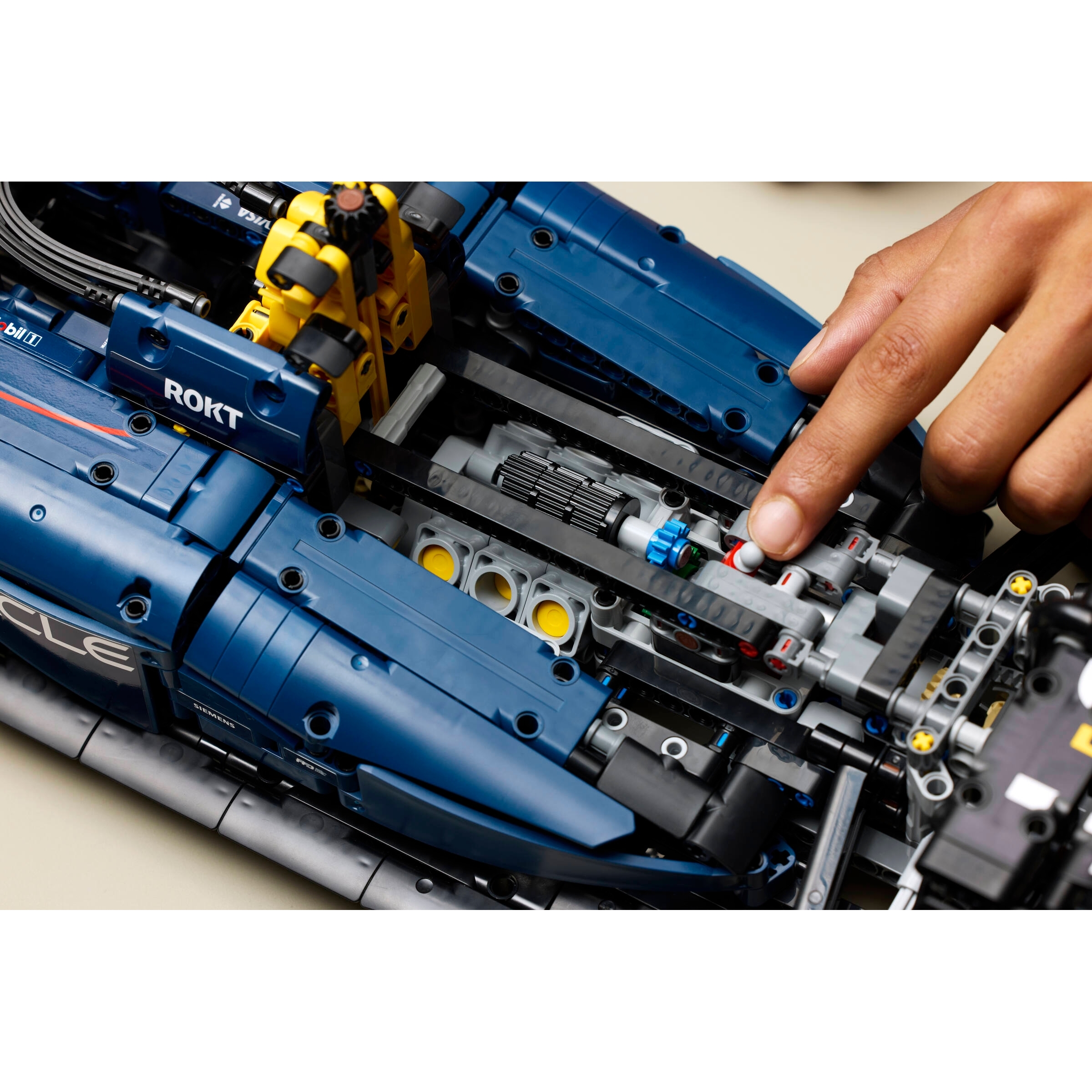 Oracle Red Bull Racing Rb20 F1 Car - Image 10