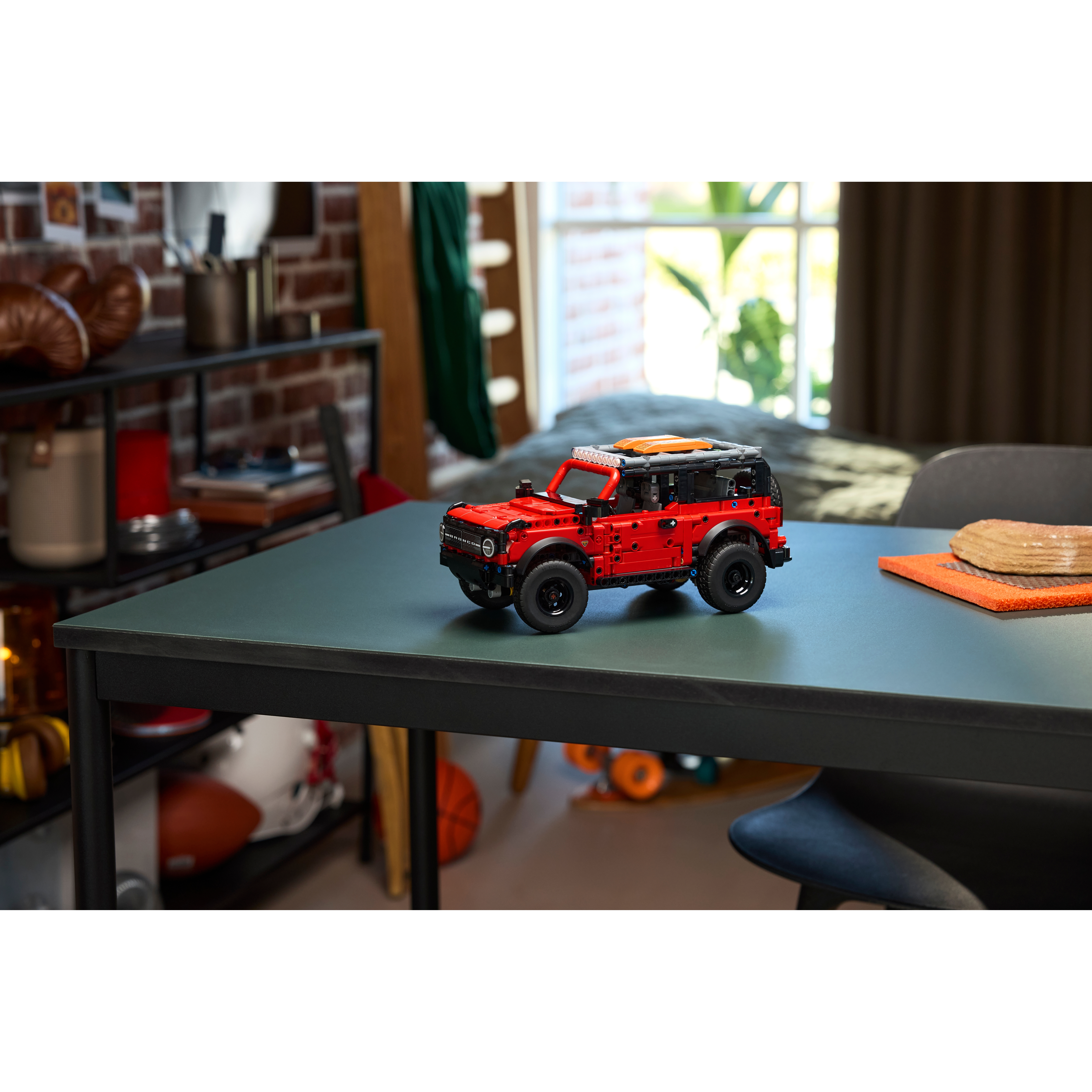 Ford Bronco Suv - Image 9