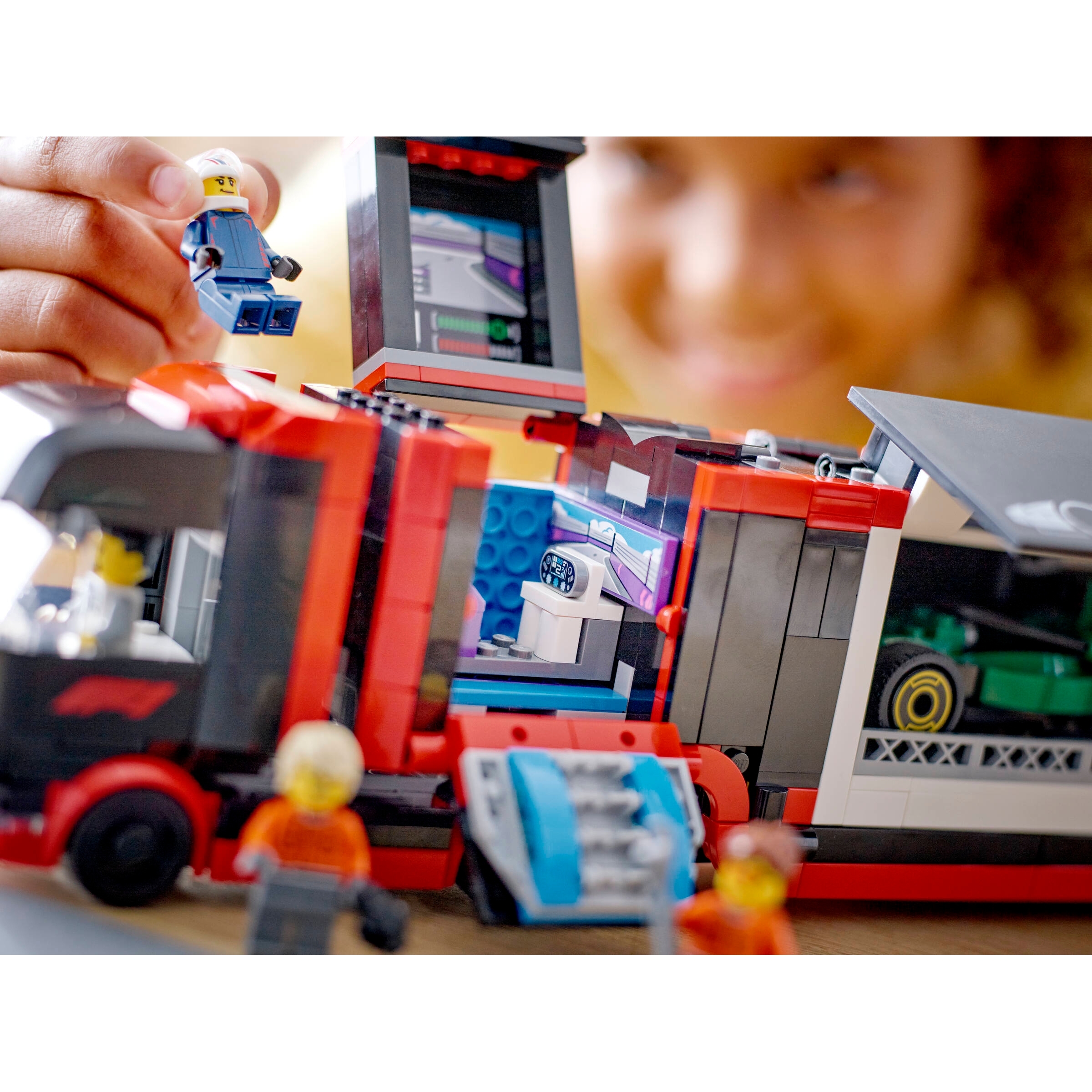 F1 Truck With Rb20 & Amr24 F1 Cars - Image 10