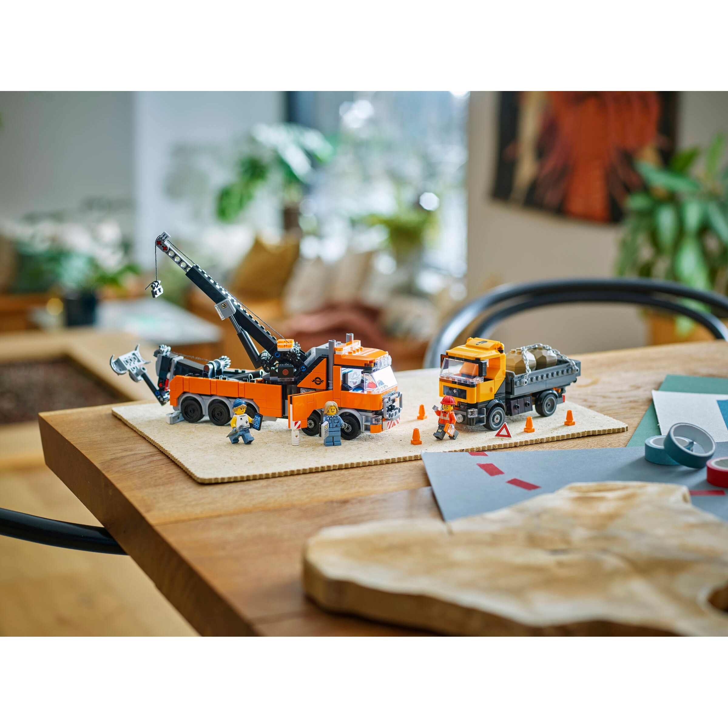 Heavy-Duty Recovery Tow Truck With Crane - Image 9